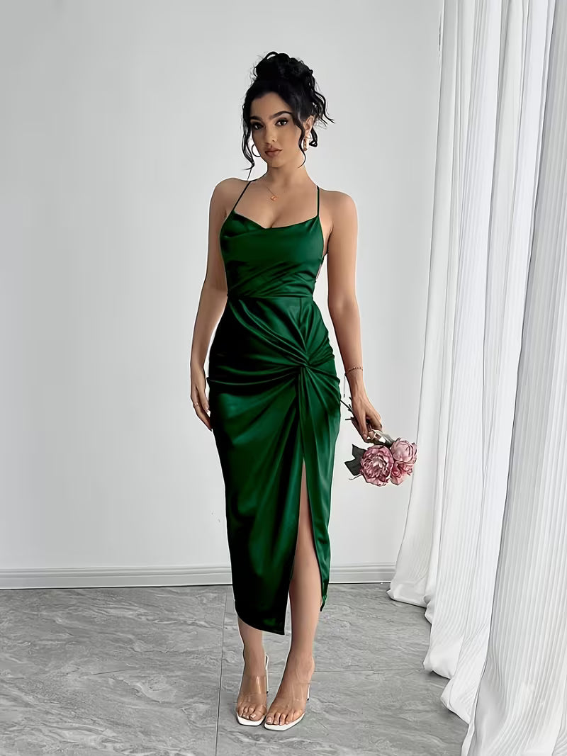 Robe de soirée élégante avec une fente latérale